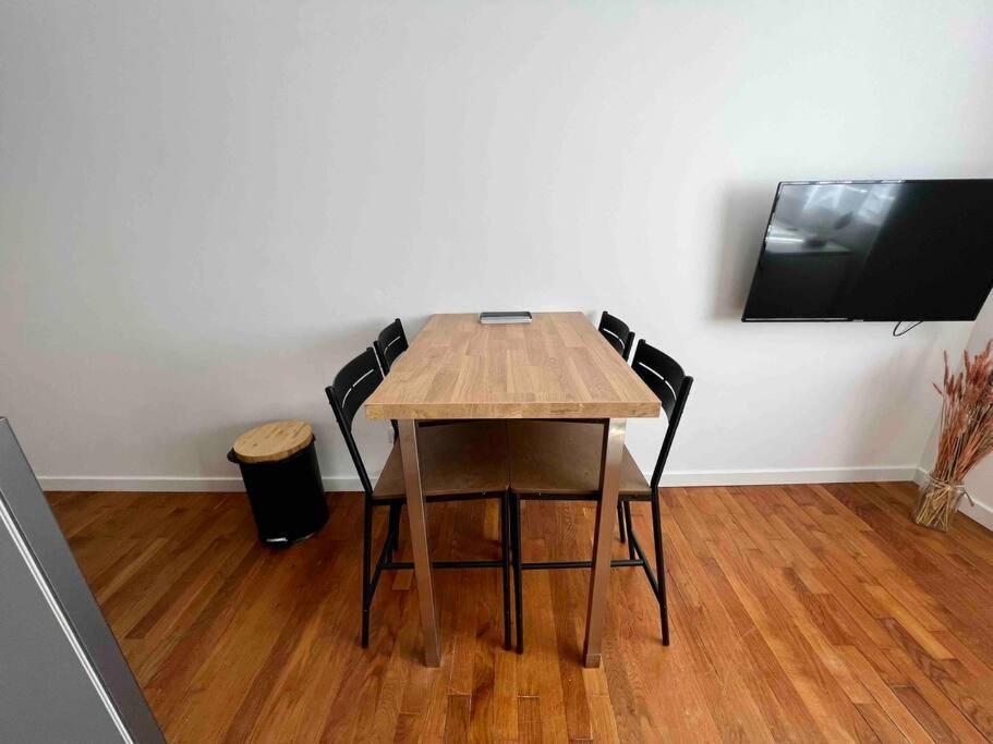 Appartement Climatise / Centre-Ville / 4 Personnes Besancon Ngoại thất bức ảnh